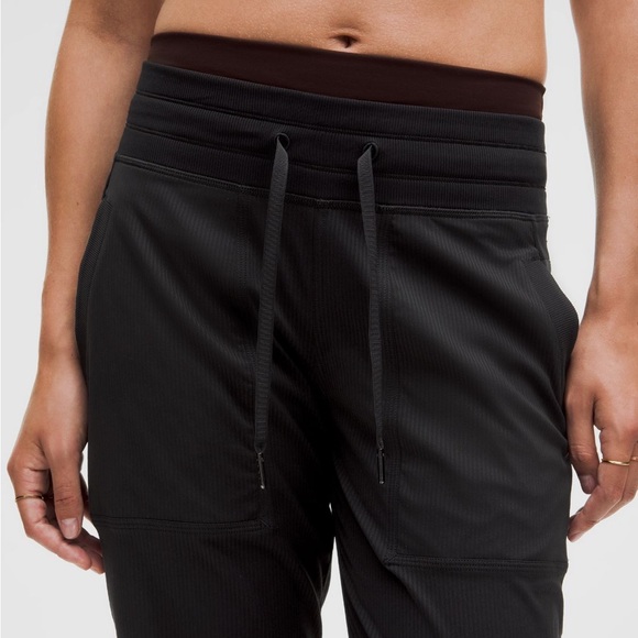 Lululemon Dance Studio Mid-Rise
Pant Regular Size 4 - Picture 6 of 7